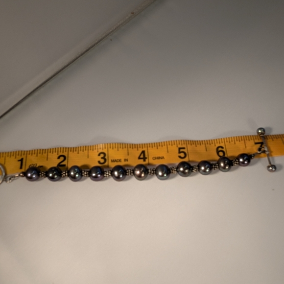 Elegant Black Pearl Bracelet - Picture 2 of 2